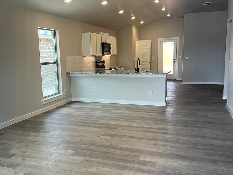 301 Farmstead Ln — Photo 5