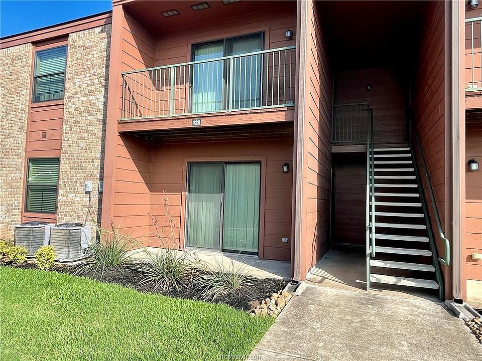 1st image of 904 University Dr E #123