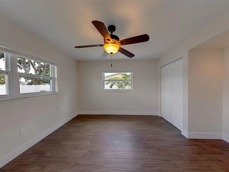 11602 Grove St — Photo 31