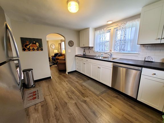 5th image of 642 Grant St