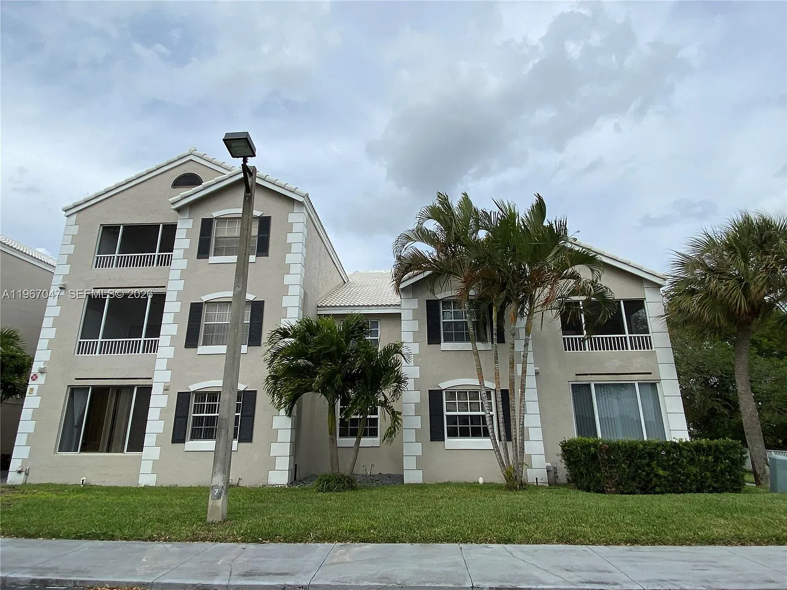 2 bed, 1038 sqft, $2,425 — Photo 2
