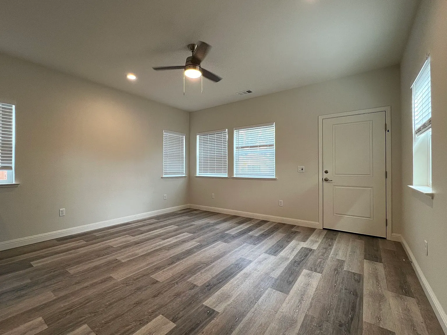 2 bed, 800 sqft, $2,500 — Photo 4