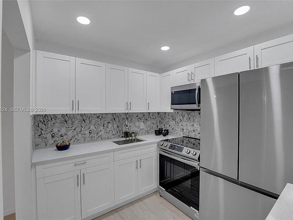 2nd image of 4035 Durham Cir #B