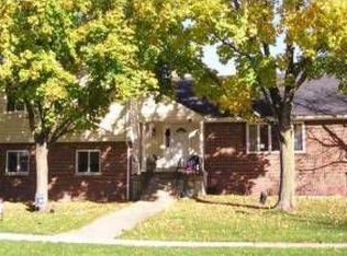 139 Brookside Dr, Elgin, IL 60123
