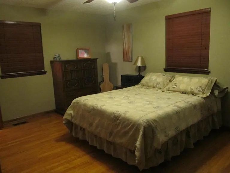 1417 Hollywood Ave — Photo 5