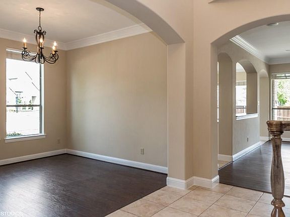 3rd image of 700 Windsong Ln