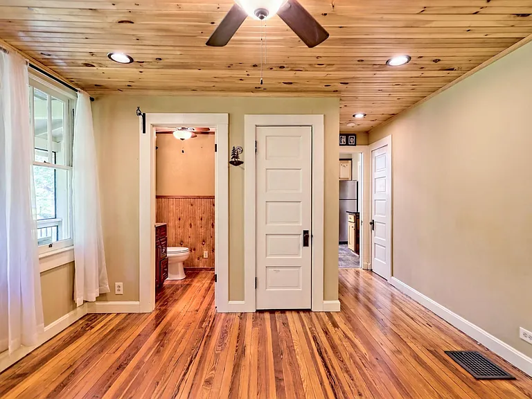 493 Valley St — Photo 38