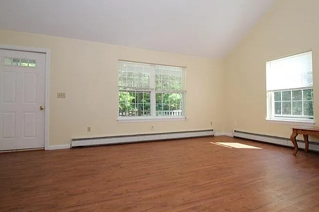 4 bed, 2074 sqft, $4,200 — Photo 4