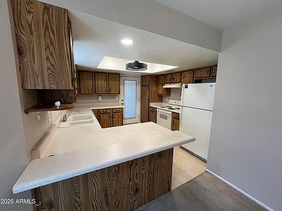 5th image of 925 E LODGE Drive
