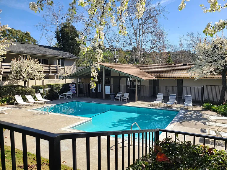 23732 Hillhurst Dr #27 — Photo 24