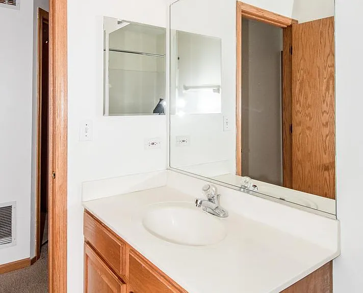 4133 Blackstone Dr — Photo 3