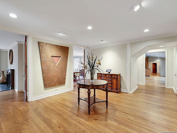 4th image of 301 Morningside Dr