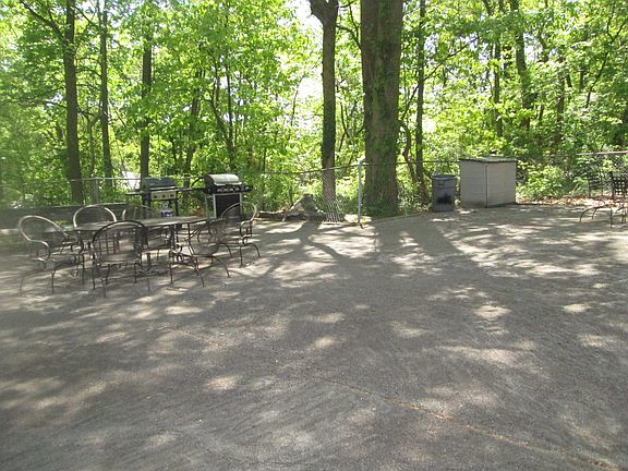 2nd image of 2035 Central Park Ave APT Lb