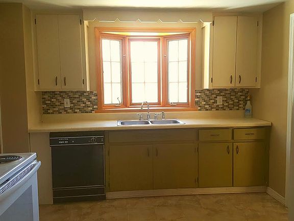 3rd image of 2662 Ontario Avenue # Ist Floor