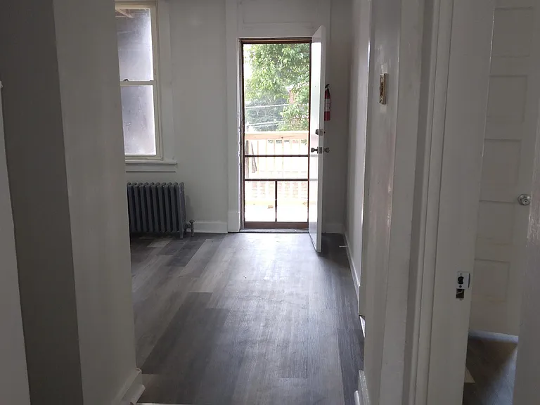 402 Center St #2 — Photo 3