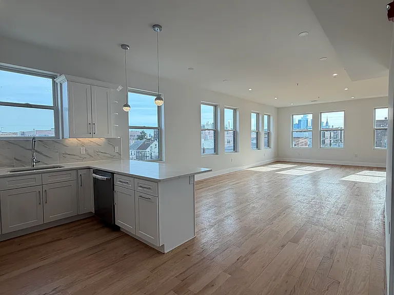 1221 New York Ave #4 — Photo 8