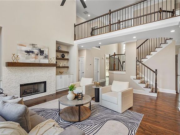 4th image of 715 Fawn Ridge Ct