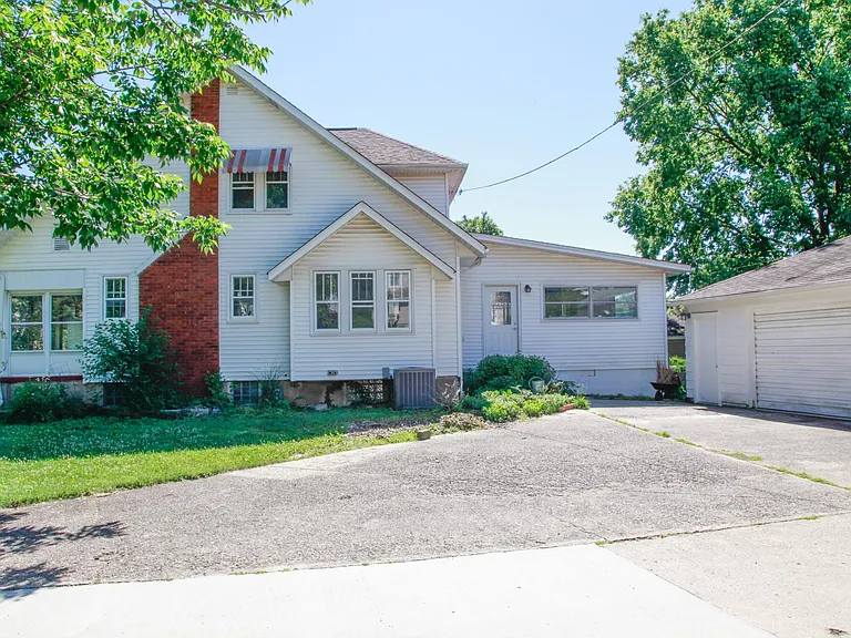 20 Corona Ave — Photo 4