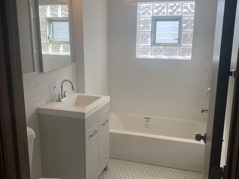 3419 N Hamlin Ave #2 — Photo 5