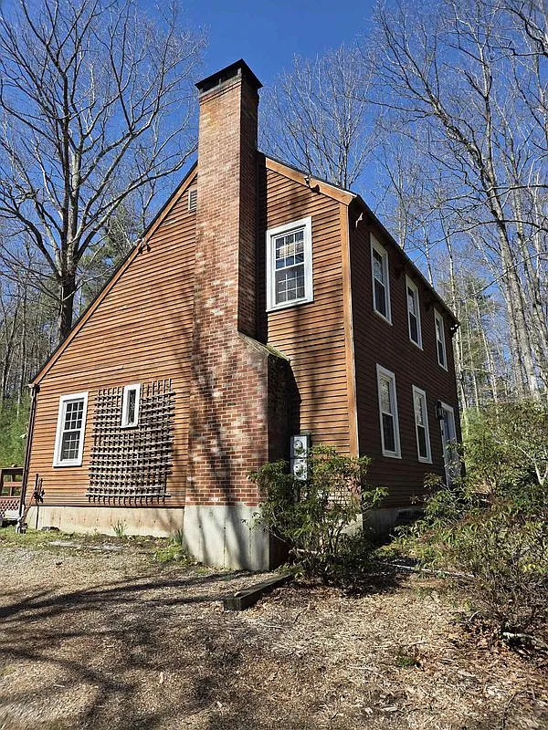 Building Photo - 43 Casalis Rd