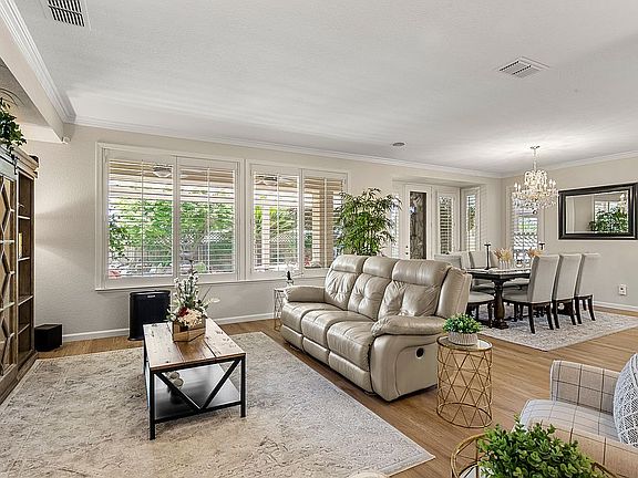 2nd image of 1017 Magnolia Ln