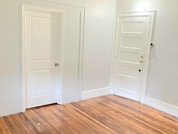 4th image of 1402 Schlager St Unit 2