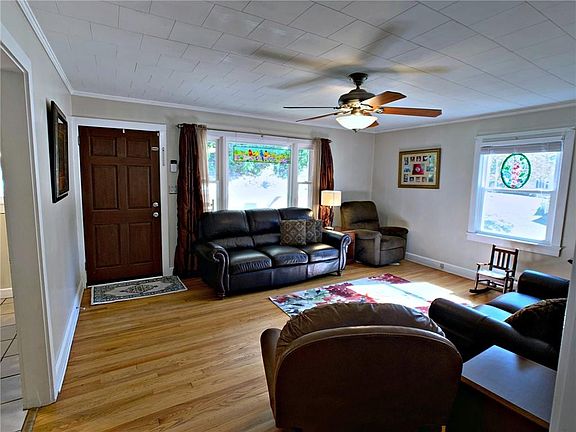 3rd image of 329 Eastover Cir NE