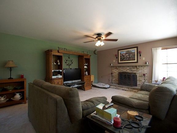 2nd image of 418 N Van Buren St