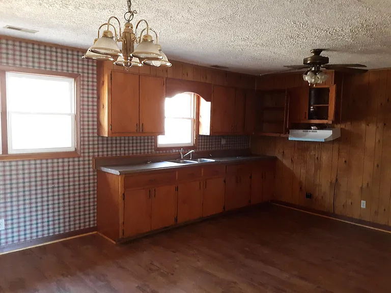25019 Ridge Rd — Photo 2