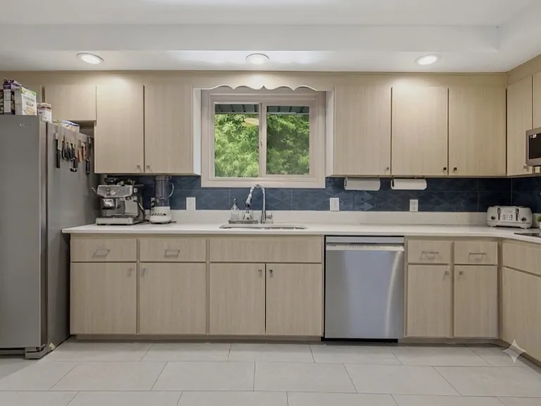 6555 Brownlee Dr — Photo 8