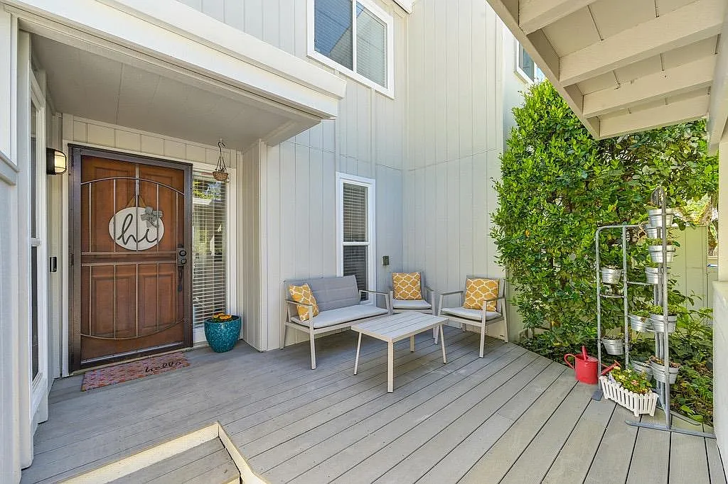 153 Rockwood Dr photo 1
