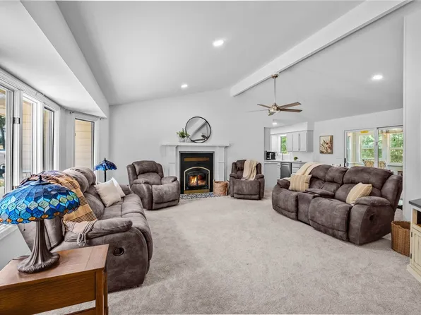 1 Selkirk Dr, Bella Vista, AR 72715