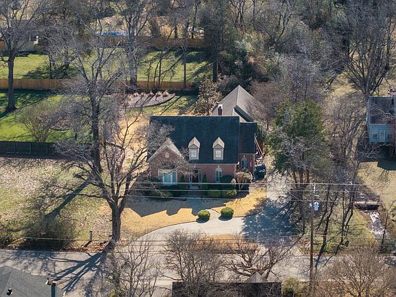 5th image of 508 W Spring St