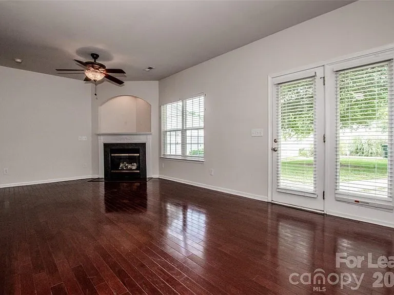 11133 Aprilia Ln — Photo 6
