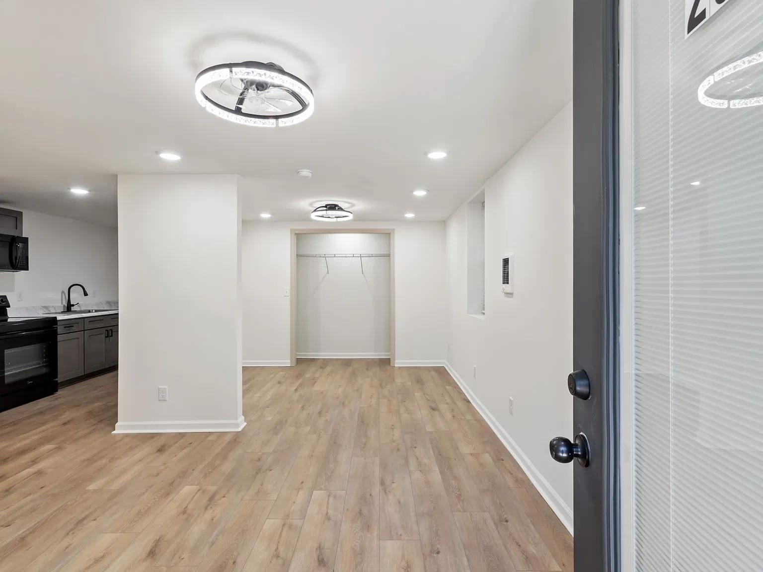 1 bed, 1.0 bath, 500 sqft, $950 — Photo 2