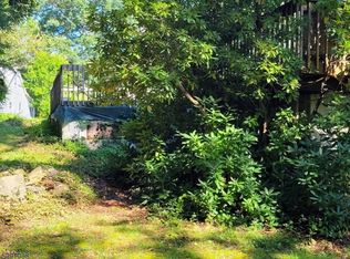 32 Landing Rd W, Hewitt, NJ 07421