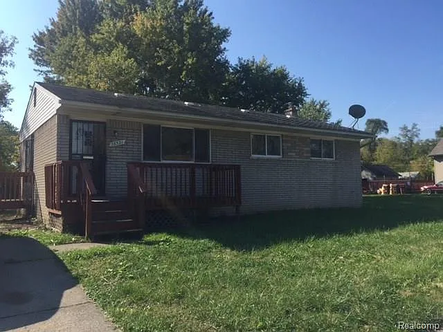 28521 Oakwood St photo 1