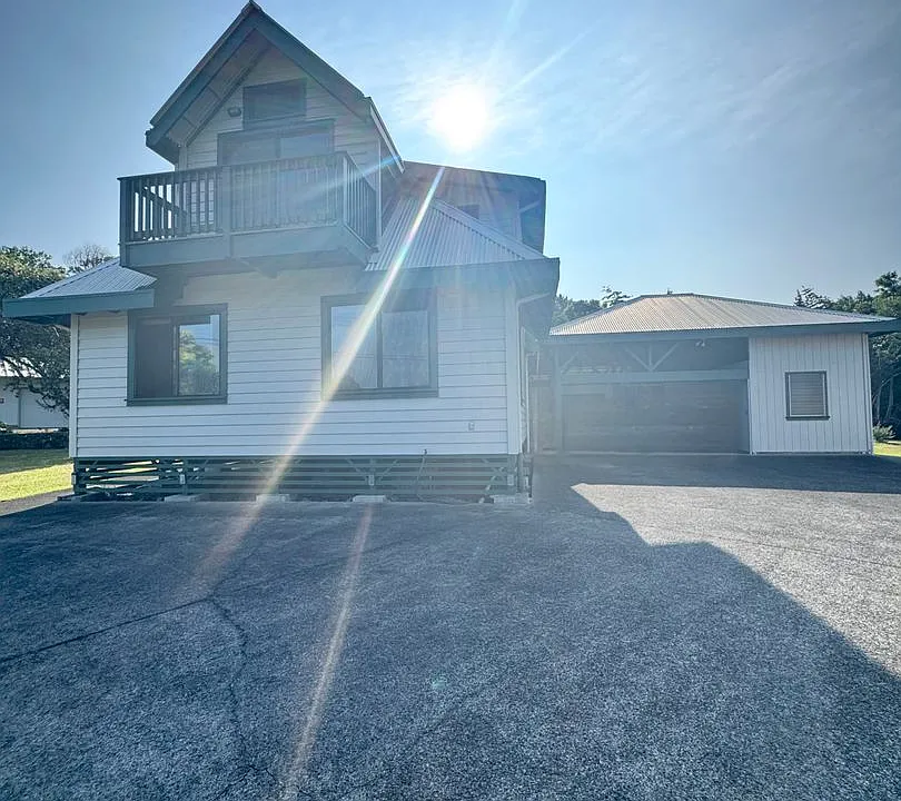 230 Kapualani St