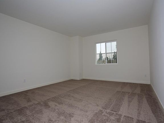 5th image of 2725 Crimson Way