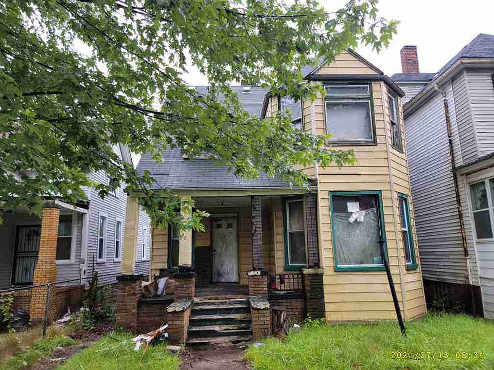 3419 E Canfield