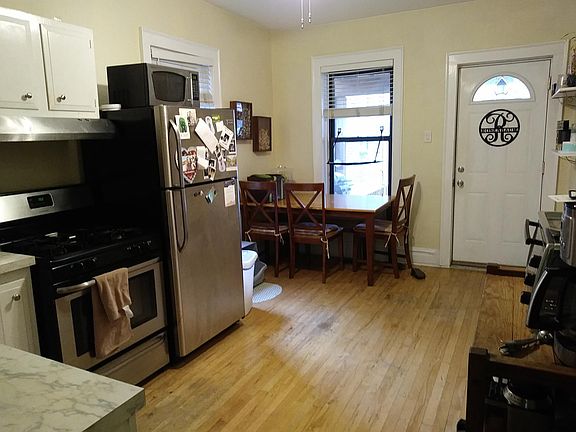 3rd image of 2026 N Wolcott Ave #1