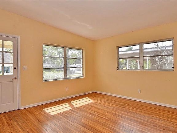 4th image of 1521 Chestnut Ave