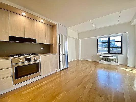 3rd image of 66 Ainslie St #6B