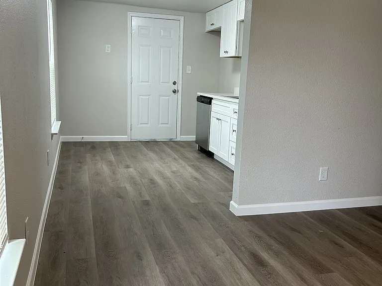 407 N Justin Ave #B — Photo 6