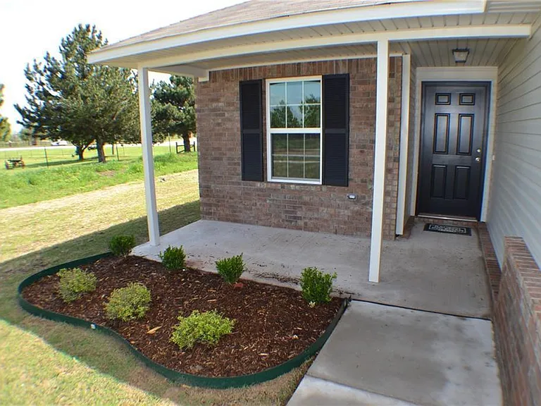 2414 Canyon Creek Dr — Photo 2