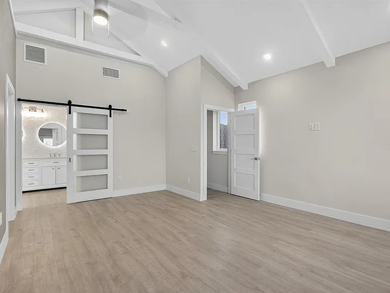 207 Athens St — Photo 38