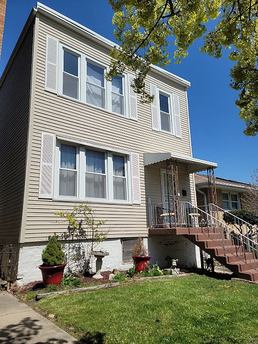 2nd image of 2718 W 35th Pl