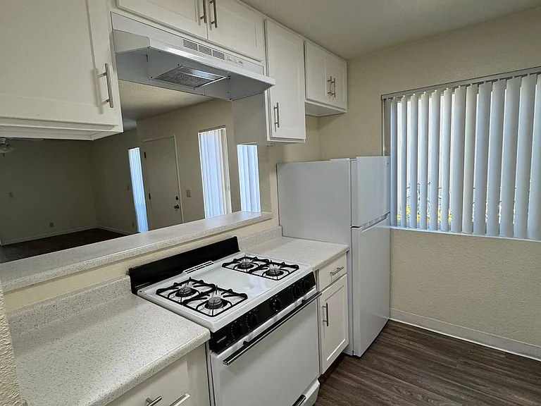 2950 Portage Bay — Photo 25