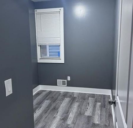 4th image of 511 S Clinton St