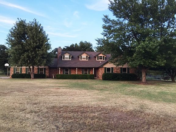 2nd image of 817 Oaklawn Dr